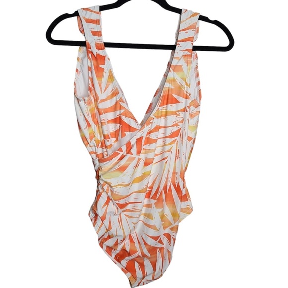 Carmen Marc Valvo Removable Soft Padding, Fully-Lined One-Piece Swimsuit NWT - Picture 3 of 3